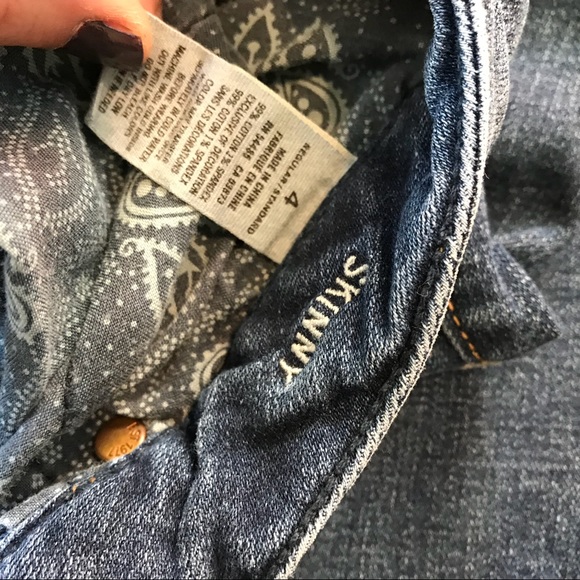 American Eagle distressed skinny jeans - Picture 3 of 5